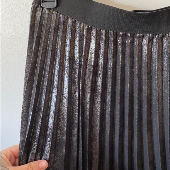 Simply Vera black and silver free flow skirt - Picture 2 of 3